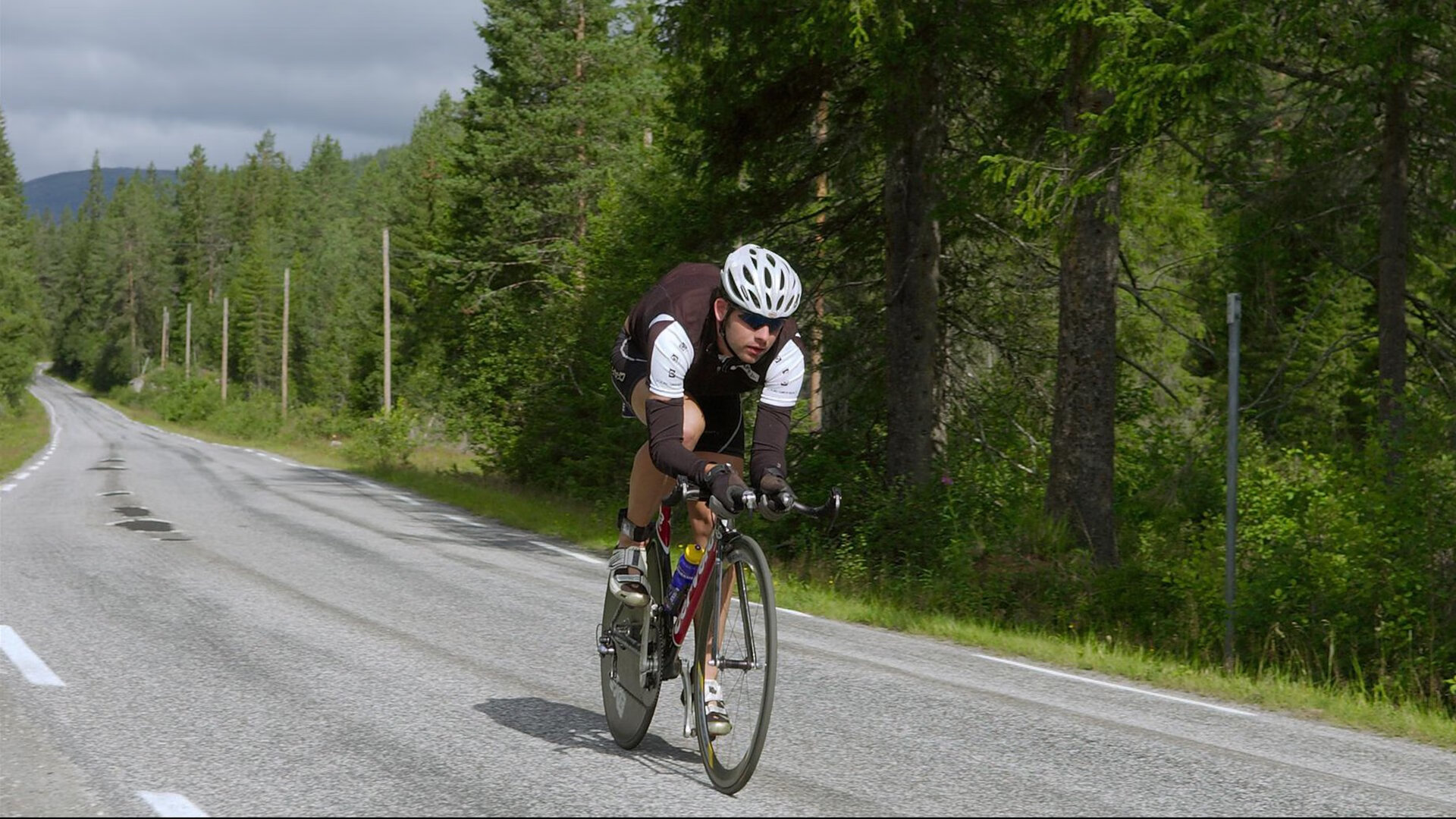 热刺快速传控体系逐步成型但抗压能力不足，热刺典型战术